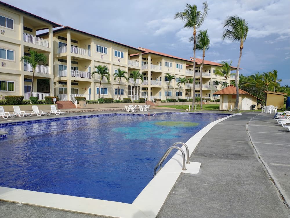 3 Popular Panama Beach Resorts - Las Brisas del Mar pool