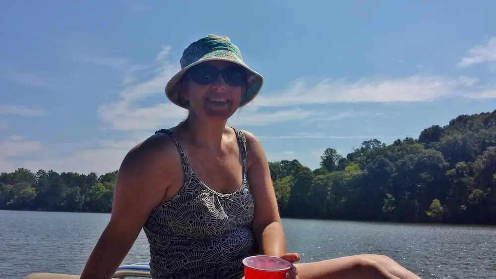 Being Rich – What Would Change in Life? - Lisa on a Boat in Tennessee