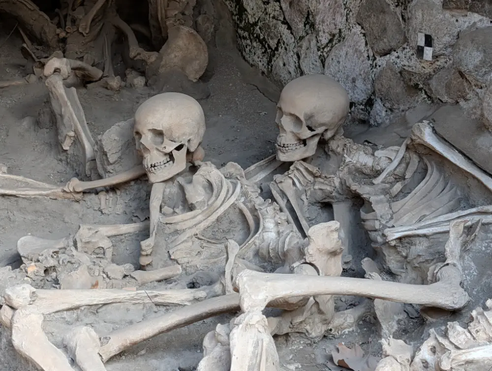 38-Day Europe Trip - Herculaneum - Skeletons