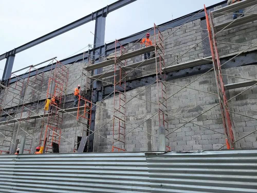 New construction for the new Rey grocery store