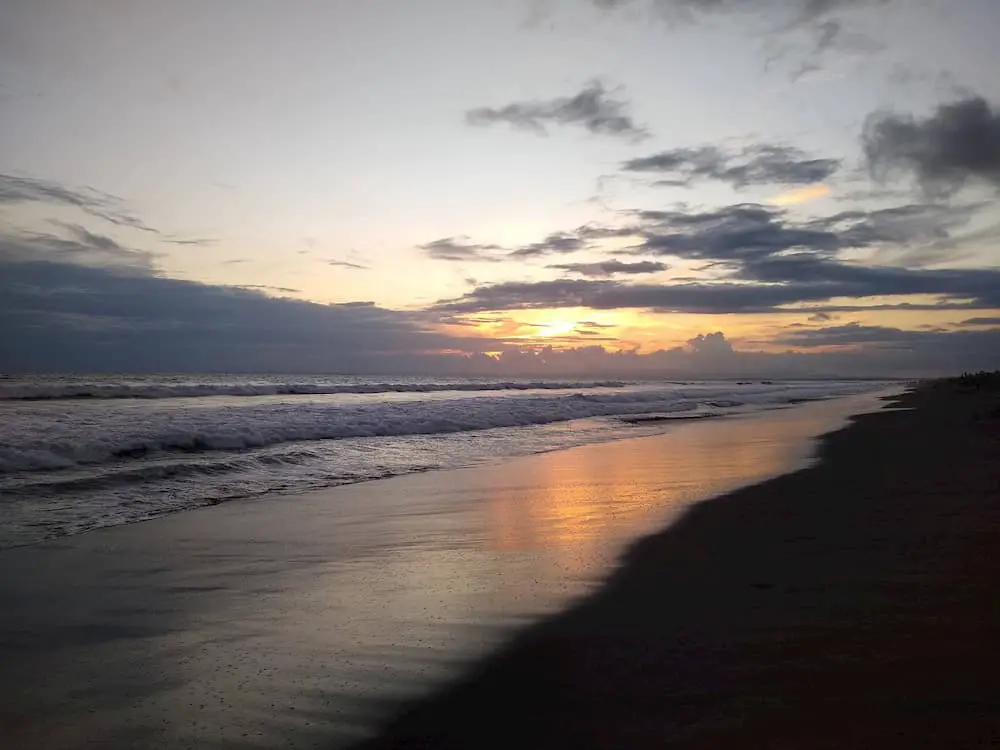 3 Popular Panama Beach Resorts - Sunset on the beach at Las Olas Beach Resort